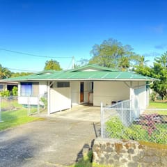 Laidback Island Living Close to Beach & Shopping