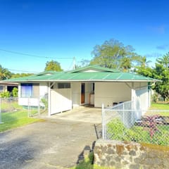 Laidback Island Living Close to Beach & Shopping