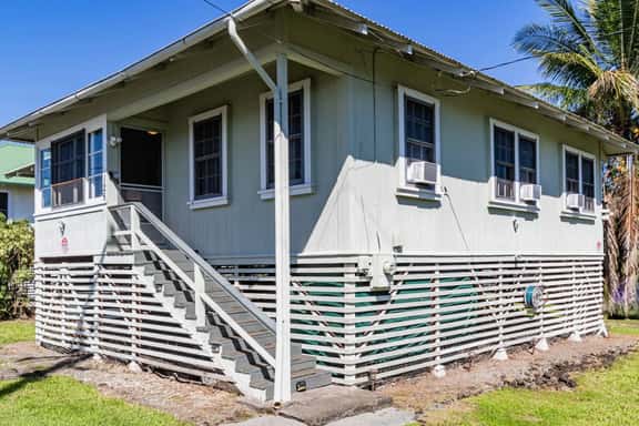 HILO HAVEN-4Bd2Ba Entire House w A/C, BBQ, Firepit - Image 1