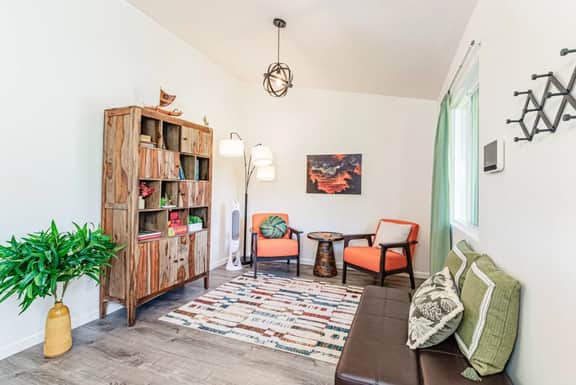 Peaceful Petfriendly Paradise Home | with A/C - Image 4