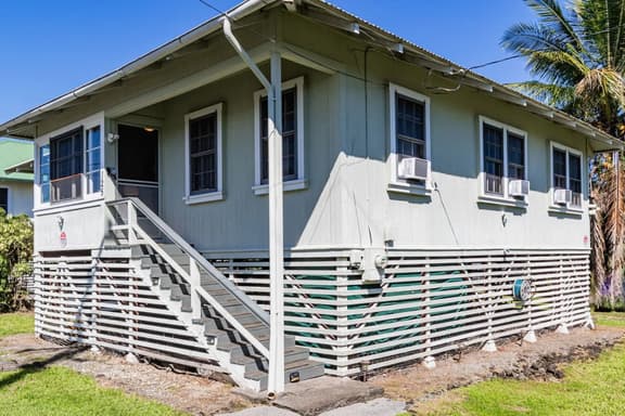 HILO HAVEN-4Bd2Ba Entire House w A/C, BBQ, Firepit - Image 1
