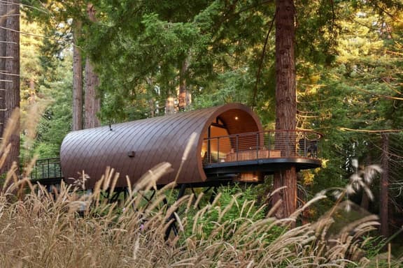 The Spectacular Spyglass Treehouse - Image 1